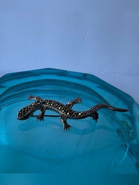 VINTAGE STERLING SILVER LIZARD GECKO
MARCASITE BROOCH PIN STAMPED 925